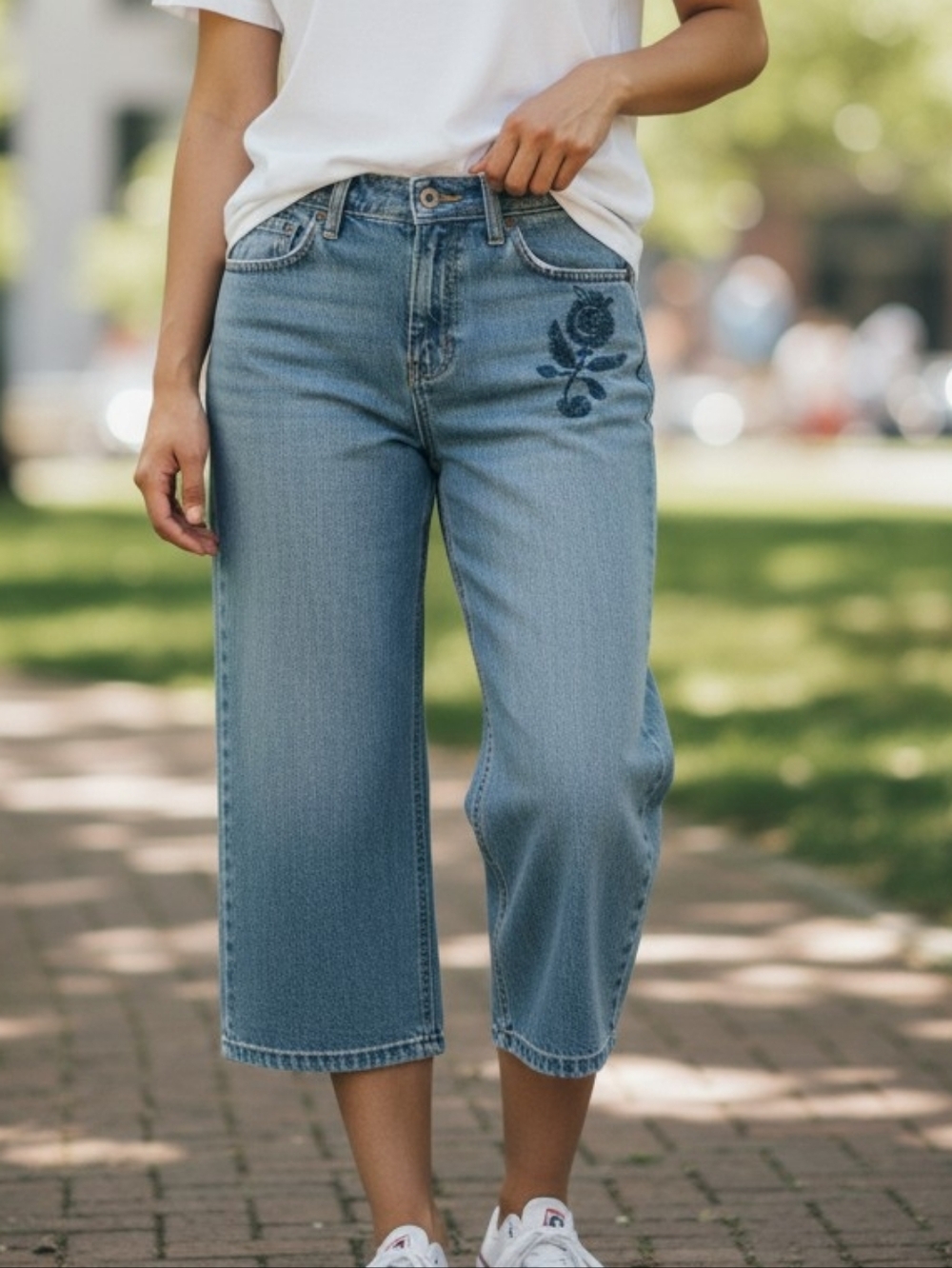 Levi's Light Blue Relaxed Jean Capris with Floral Embroidery - Picture 1 of 9